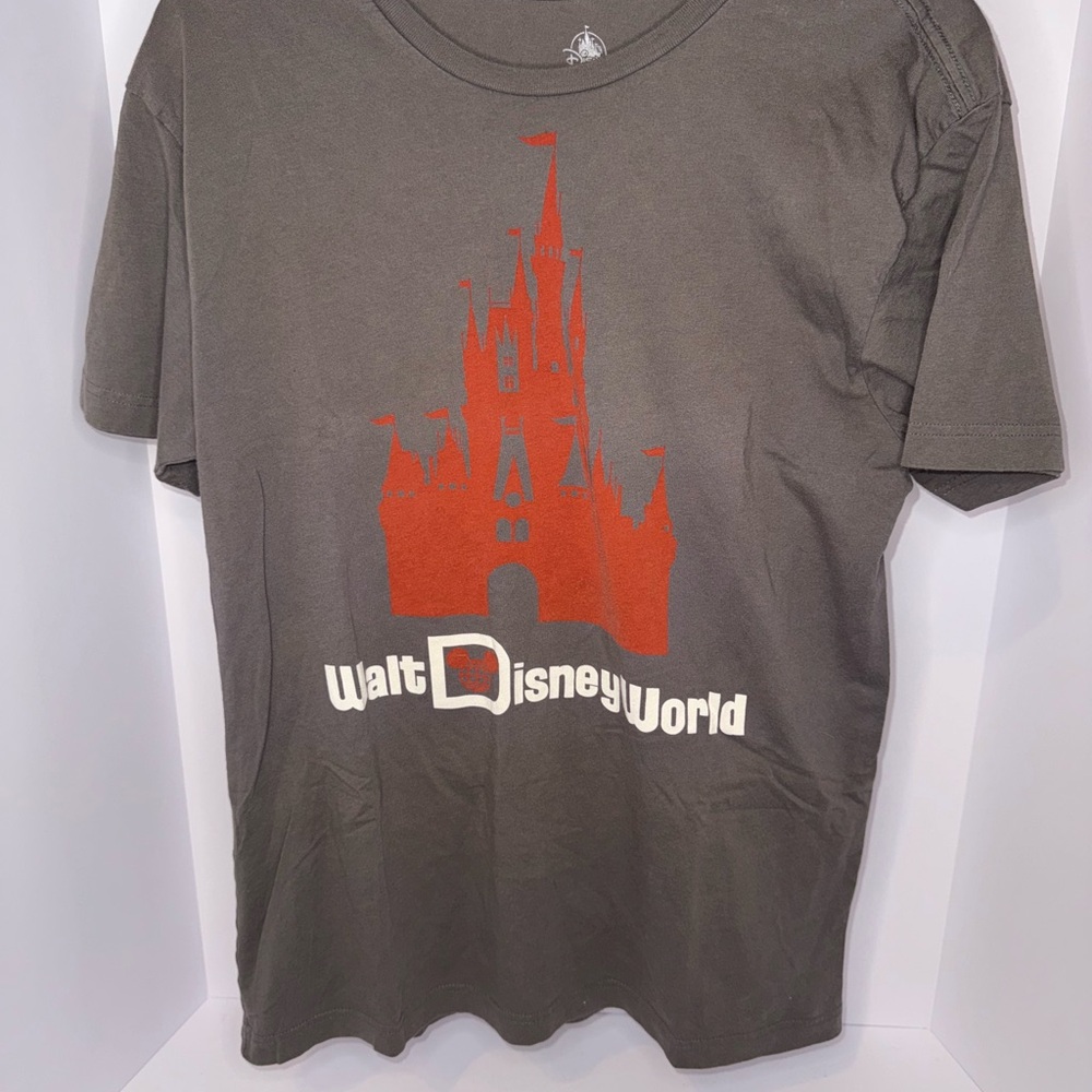 Disney World Theme Parks T-Shirt Size Medium